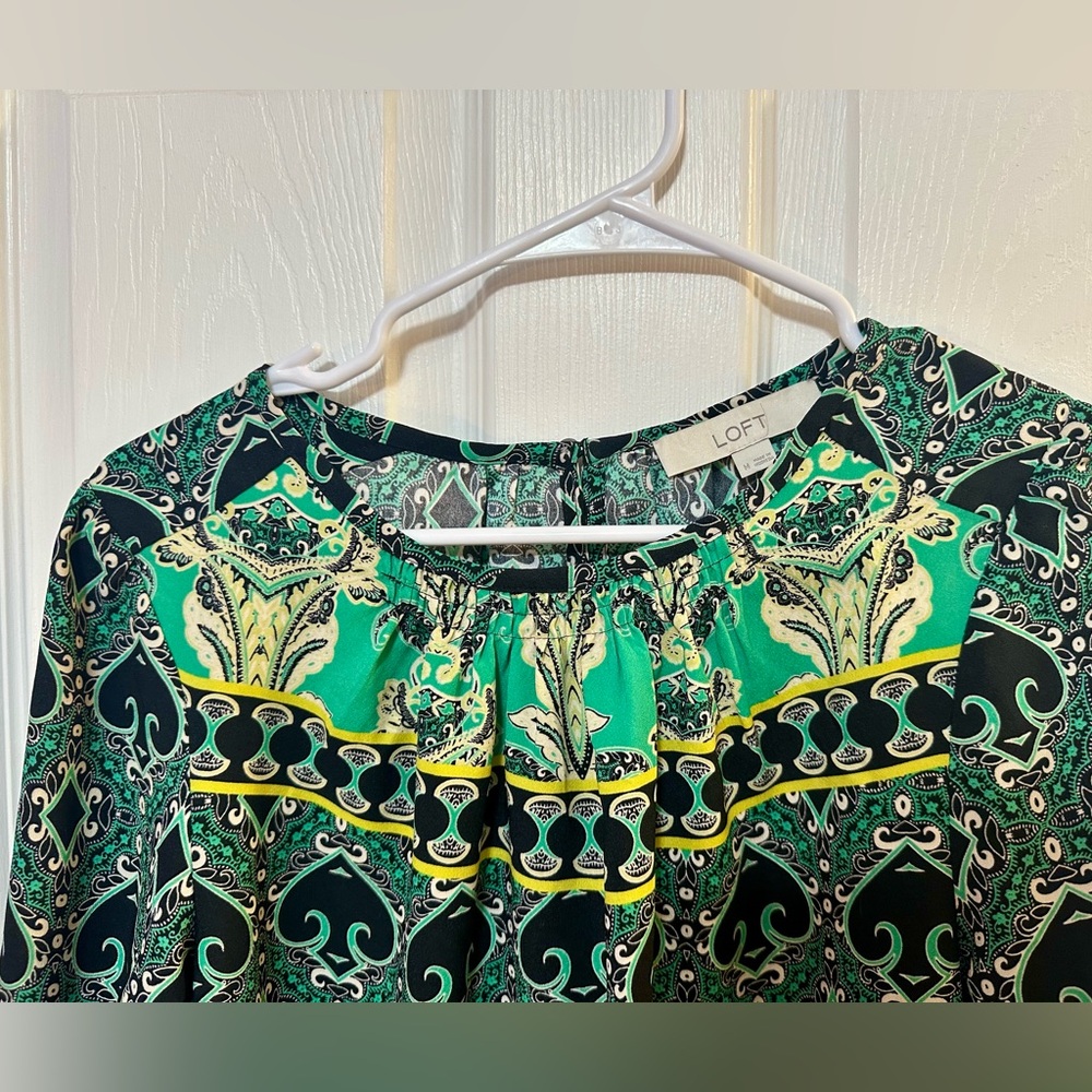 LOFT Medium Long Sleeve Vibrant Green Geometric Floral Paisley Print Blouse - Picture 3 of 6